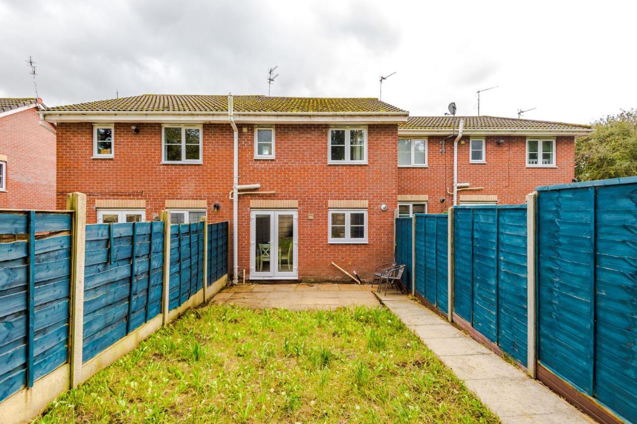 Manchester Comfortable 3 Bedroom House, Free Parking, Wifi & Disneyplus 沃斯利 外观 照片